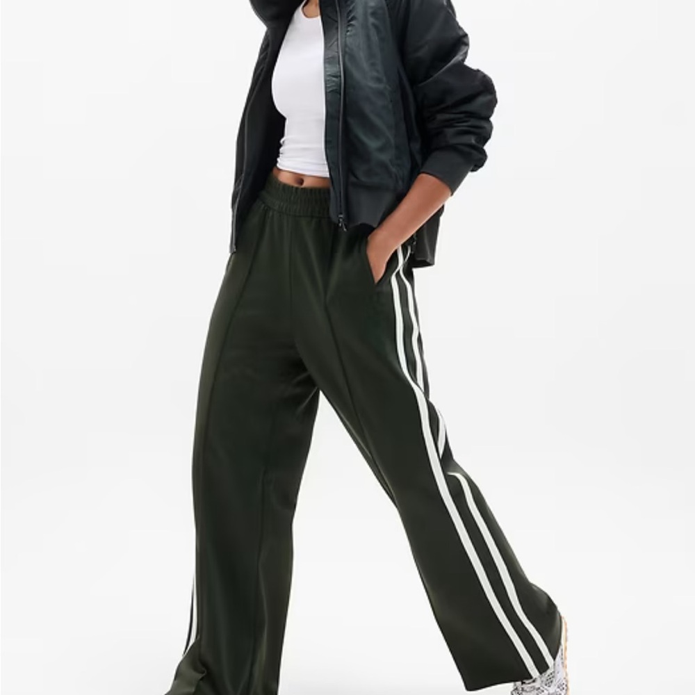 ATHLETA Tempo Mid Rise Wide Leg Track Pant Deep Forest Green And White